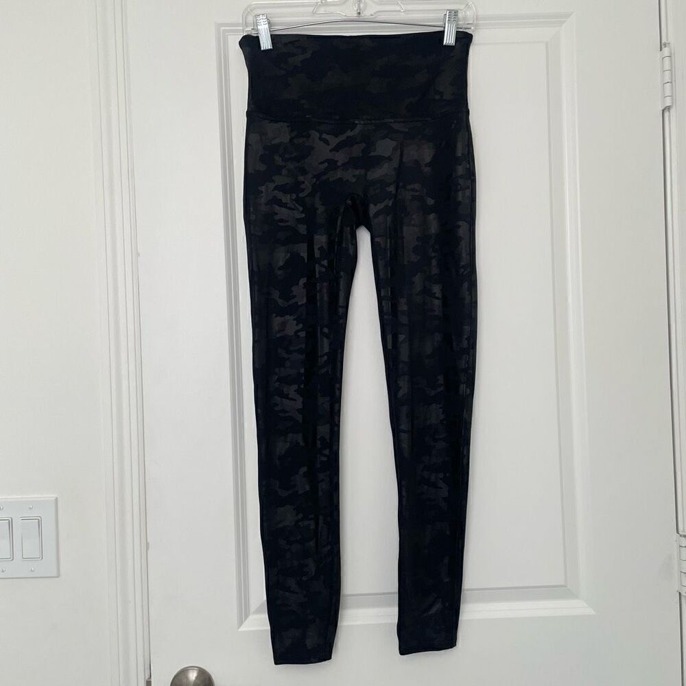 SPANX Look at Me Now Seamless Black Camo Leggings Size L High Waist